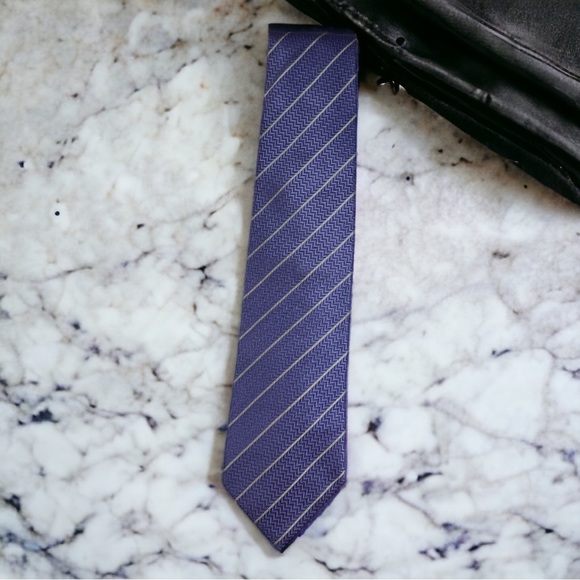 ARMANI Collezioni purple and white tie amazing details 100 silk Italy - Picture 2 of 7